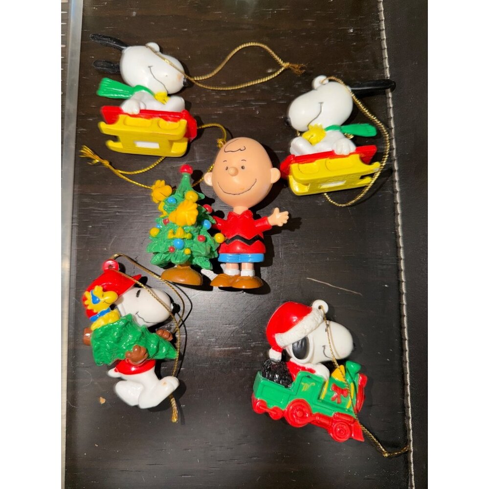 Peanuts Christmas Ornaments 5 Featuring Snoopy & Charlie Brown Woodstock PVC
